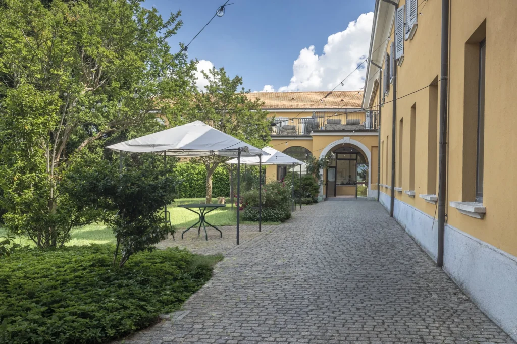 Casa vallardi giardino ombrelloni verde relax