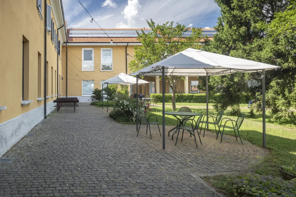 Casa vallardi giardino relax ospiti esterno